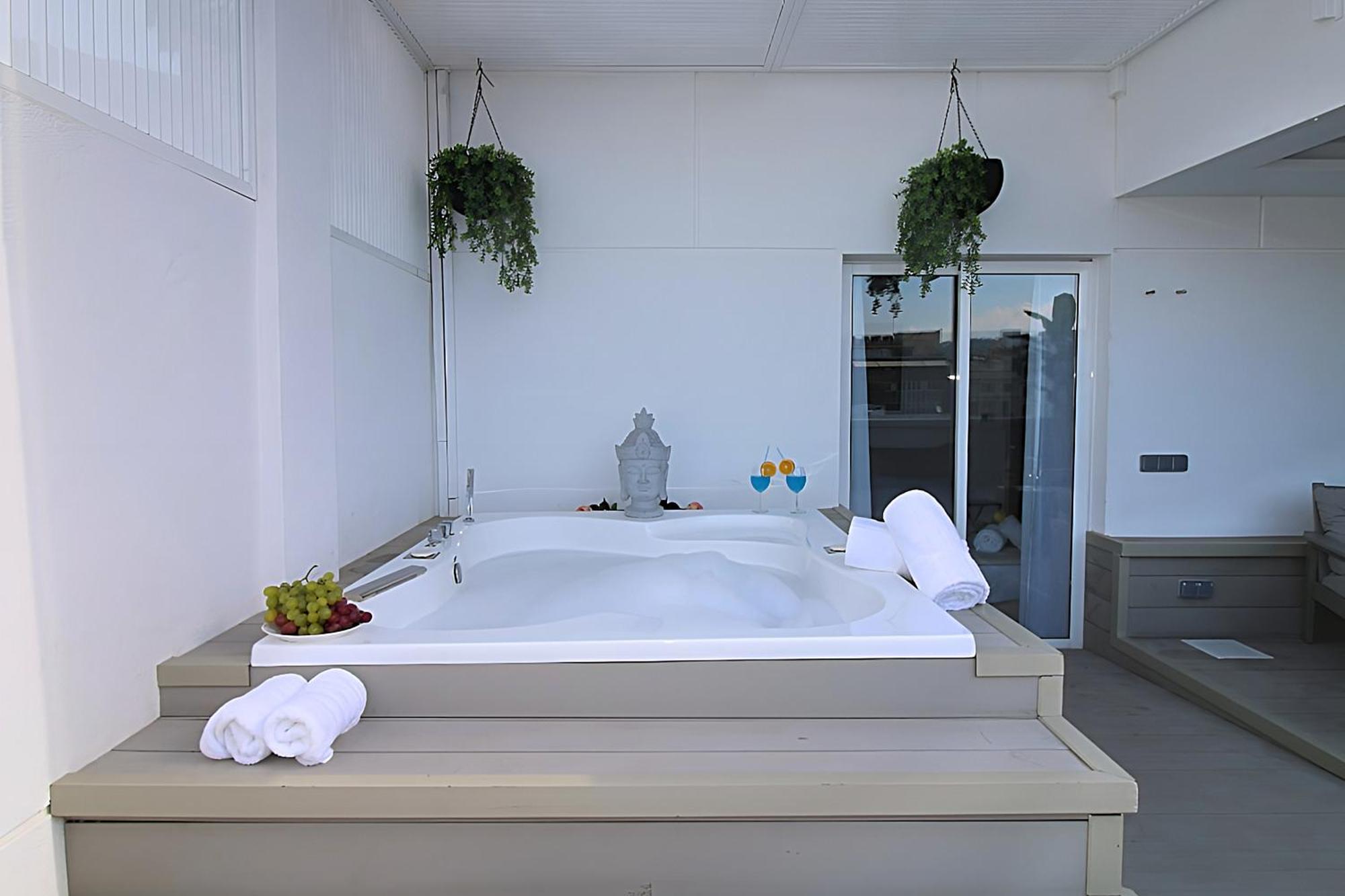 Our Penthouse With Jacuzzi Close To Paseo De Gracia * Barcelone