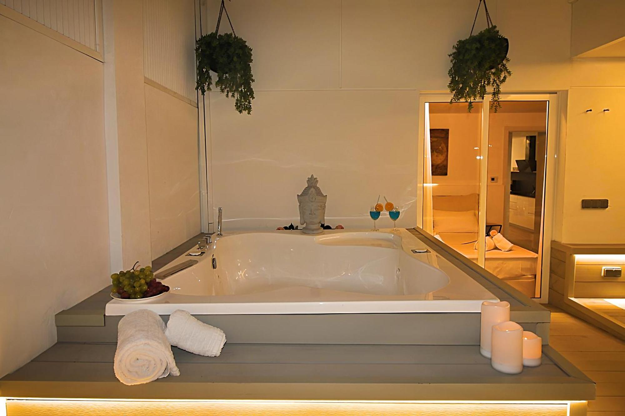 Our Penthouse With Jacuzzi Close To Paseo De Gracia Barcelona